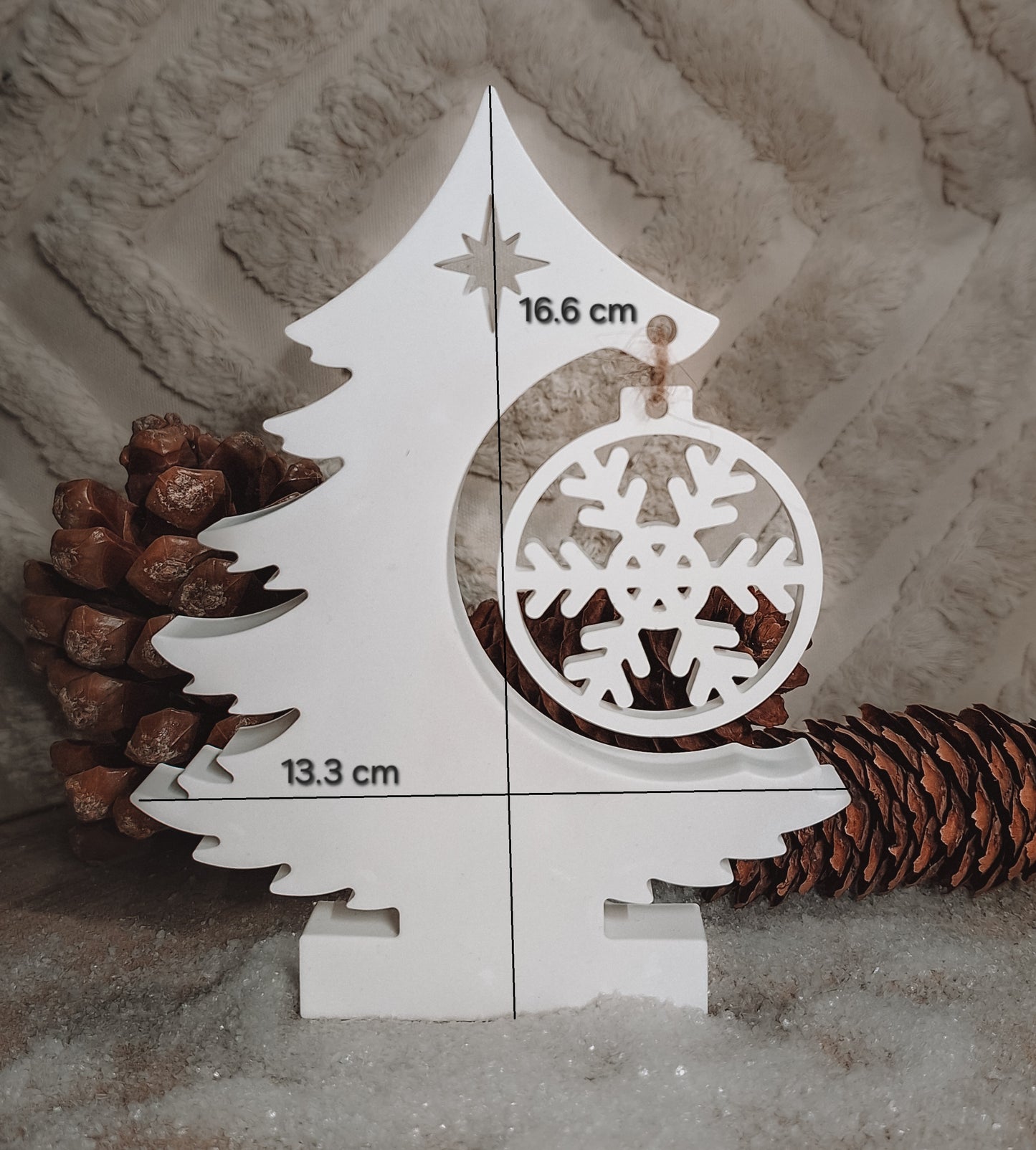 Weihnachtsbaum mit Schmuck