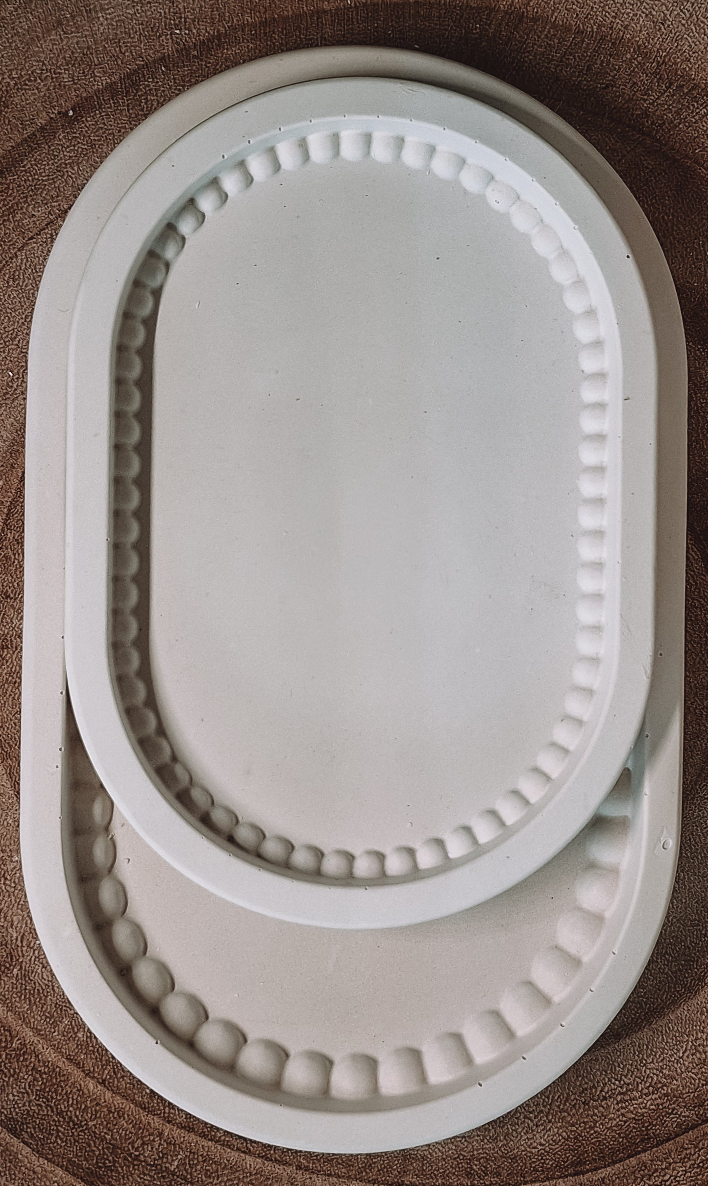 Ovales Tablet mit Ornamenten