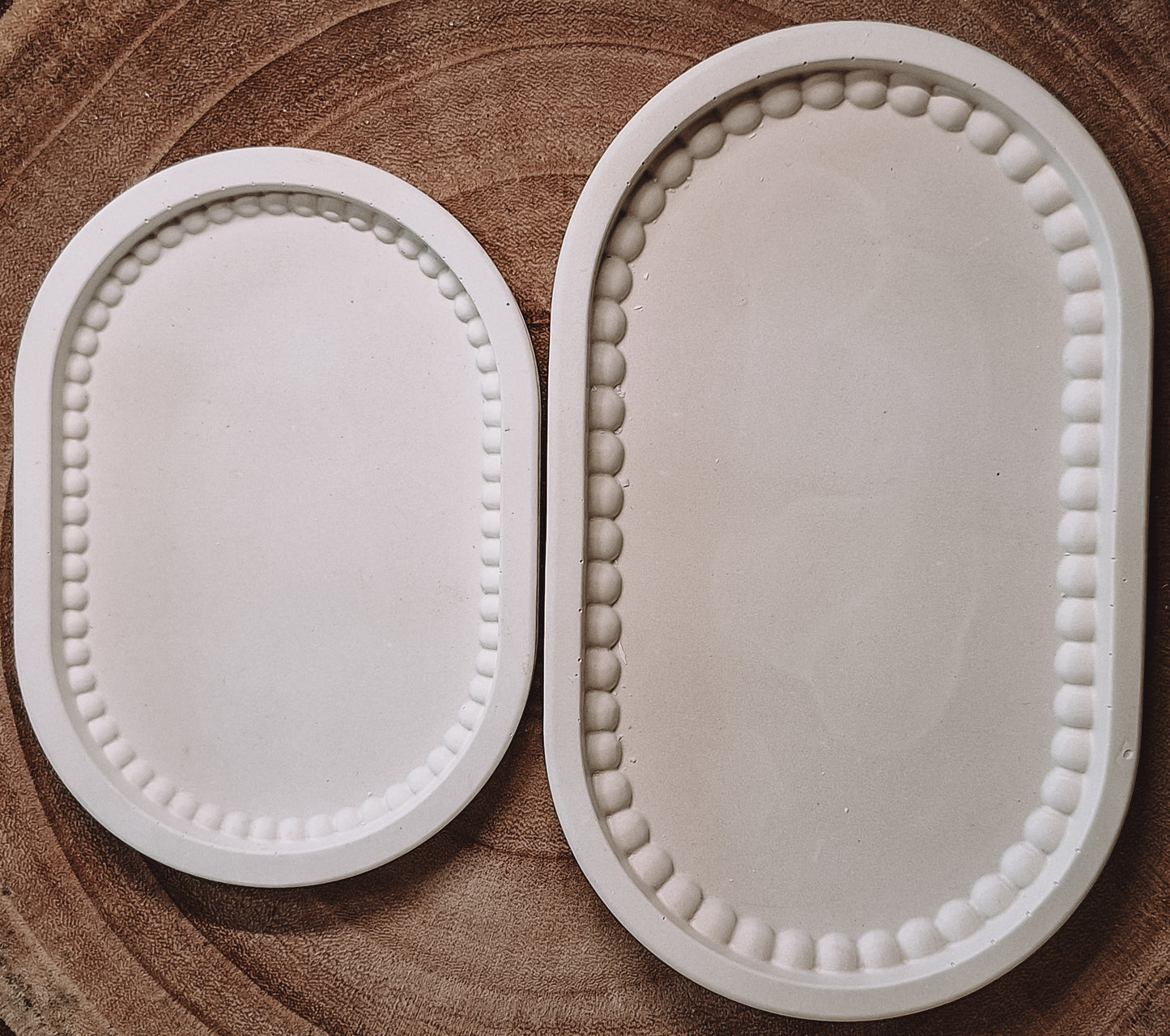 Ovales Tablet mit Ornamenten